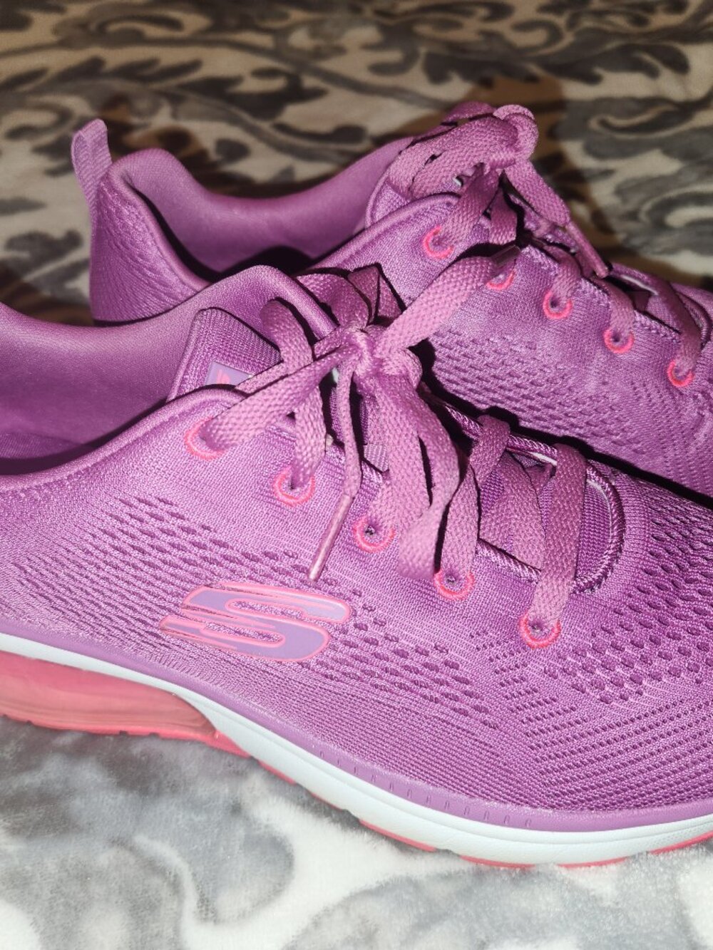 Sketchers Wide fit memory foam size 9 womens sneakers